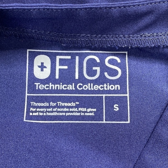 Figs Flores Scrub Top Navy Blue Peplum Fit Side Pockets TW2012 Size Small - Picture 3 of 6